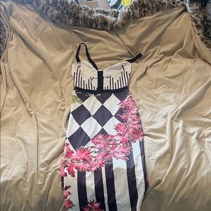 Chic Strapless Black and White Dress with Floral Design